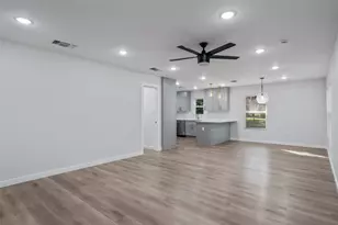 313 Charles St, Rockdale, TX 76567 - Photo 7