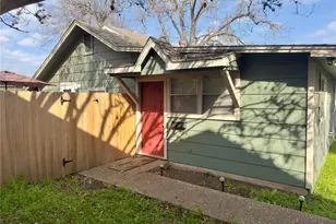 309 S Guadalupe St, Lockhart, TX 78644 - Photo 3