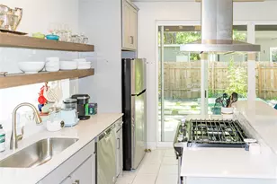 2714 E 3rd St, Austin, TX 78702 - Photo 3