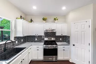 1015 Hondo Ln, Hutto, TX 78634 - Photo 9