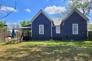 403 Fawcett St, Smithville, TX 78957 - Photo 17