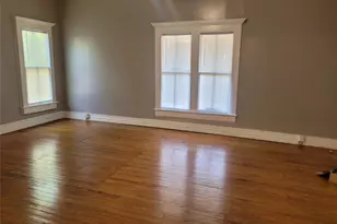 403 Fawcett St, Smithville, TX 78957 - Photo 5