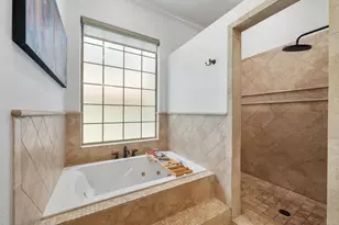 7 Sunview Rd, The Hills, TX 78738 - Photo 15