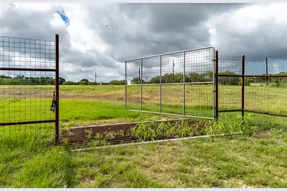 5485 County Road 249 Way, Gonzales, TX 78629 - Photo 1