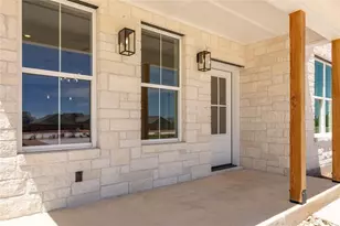 802 S Creek St, Fredericksburg, TX 78624 - Photo 3