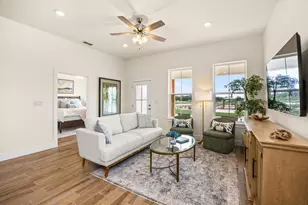 802 S Creek St, Fredericksburg, TX 78624 - Photo 9