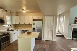 305 Forest Dr, San Marcos, TX 78666 - Photo 3