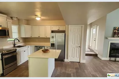 305 Forest Drive, San Marcos, TX 78666 - Photo 3