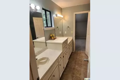 305 Forest Drive, San Marcos, TX 78666 - Photo 7