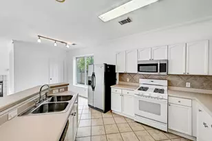 13401 Lamplight Village Ave, Austin, TX 78727 - Photo 11