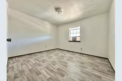 302 Calhoun Drive #3, Rockdale, TX 76567 - Photo 5