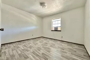 302 Calhoun Dr, Rockdale, TX 76567 - Photo 5