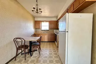 302 Calhoun Dr, Rockdale, TX 76567 - Photo 3