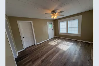 2305 Main Street, Bastrop, TX 78602 - Photo 3