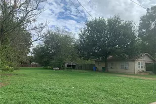 2305 Main St, Bastrop, TX 78602 - Photo 9