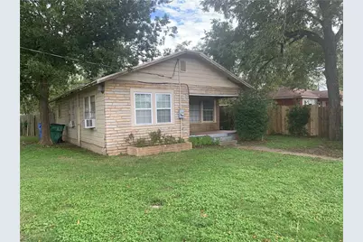 2305 Main Street, Bastrop, TX 78602 - Photo 1