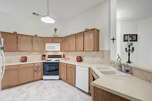 104 Edison Dr, Hutto, TX 78634 - Photo 9