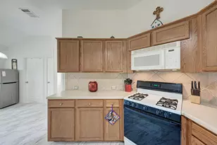 104 Edison Dr, Hutto, TX 78634 - Photo 17