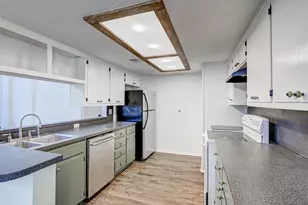 1807 Briar Hill Dr, Austin, TX 78741 - Photo 9