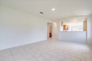 100 Easy St, Hutto, TX 78634 - Photo 5