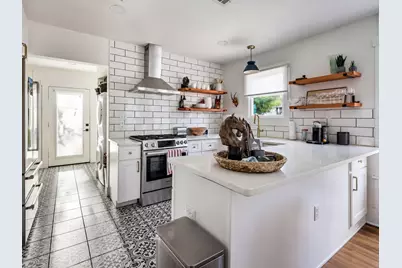 2010 Poquito Street, Austin, TX 78722 - Photo 7