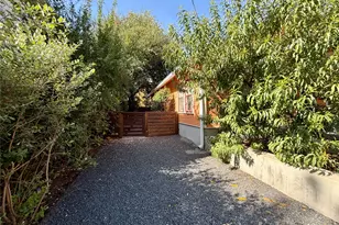 1211 E 2nd St, Austin, TX 78702 - Photo 37