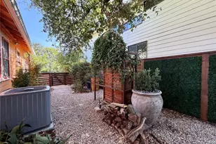 1211 E 2nd St, Austin, TX 78702 - Photo 35