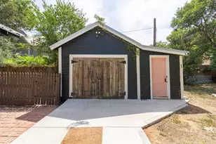 902 W Hopkins St, San Marcos, TX 78666 - Photo 29