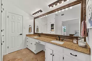 50 Stillmeadow Dr, The Hills, TX 78738 - Photo 9