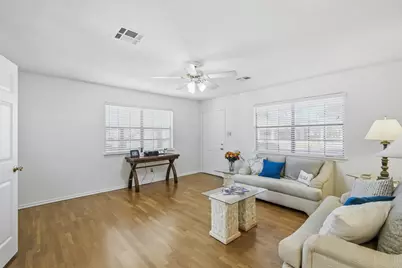 403 W Anderson Avenue, Round Rock, TX 78664 - Photo 5