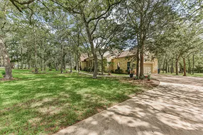 109 Elm Wood Drive, Elgin, TX 78621 - Photo 5