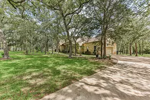 109 Elm Wood Dr, Elgin, TX 78621 - Photo 5
