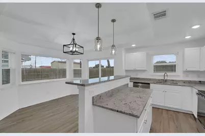 1008 E Fannin Street, Luling, TX 78648 - Photo 11