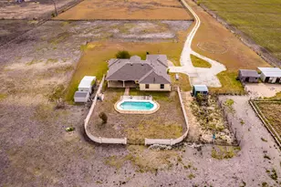 15620 Harry Lind Rd, Elgin, TX 78621 - Photo 3