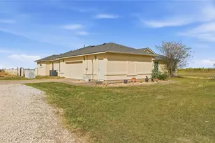 15620 Harry Lind Rd, Elgin, TX 78621 - Photo 35