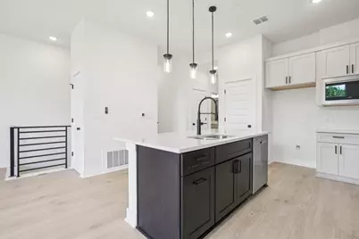 200 W 56th Street #1103, Austin, TX 78751 - Photo 9