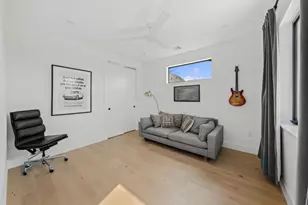 1301 Deloney St, Austin, TX 78721 - Photo 29