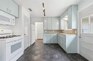 1003 Cogbill St, Austin, TX 78745 - Photo 9