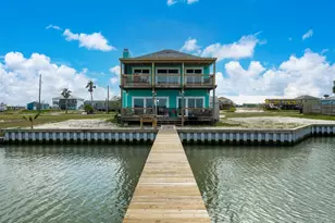 139 Lakeshore Dr, Rockport, TX 78382 - Photo 1