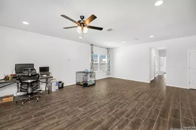 1121 Esplanade Parkway, San Marcos, TX 78666 - Photo 3