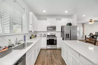 1121 Esplanade Parkway, San Marcos, TX 78666 - Photo 7