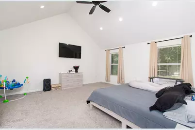 1704 N Hoover Avenue, Cameron, TX 76520 - Photo 9