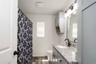 1704 N Hoover Ave, Cameron, TX 76520 - Photo 19