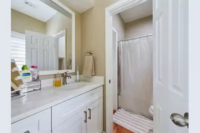 711 W 21st Street #304, Austin, TX 78705 - Photo 9