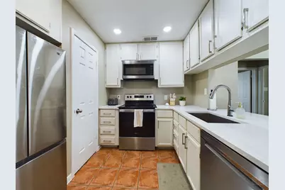 711 W 21st Street #304, Austin, TX 78705 - Photo 5