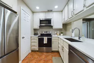 711 W 21st St, Austin, TX 78705 - Photo 5