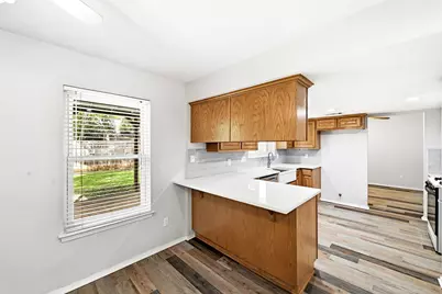 12002 Carmel Park Lane, Austin, TX 78727 - Photo 9