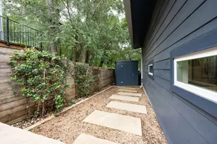 3923 E 16th St, Austin, TX 78721 - Photo 39