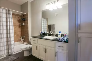 910 W 25th St, Austin, TX 78705 - Photo 9