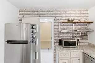 1706 Riverview St, Austin, TX 78702 - Photo 9